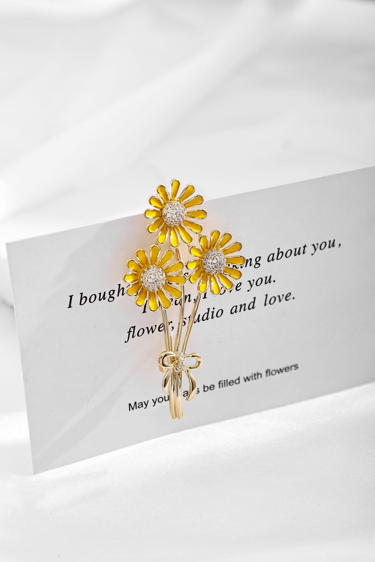 Golden Daisy Bouquet Brooch Inlaid with Zircon