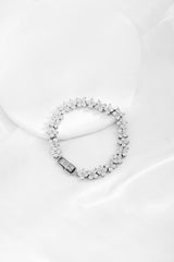 Sparkling Flower Bracelet Inlaid with Zircon