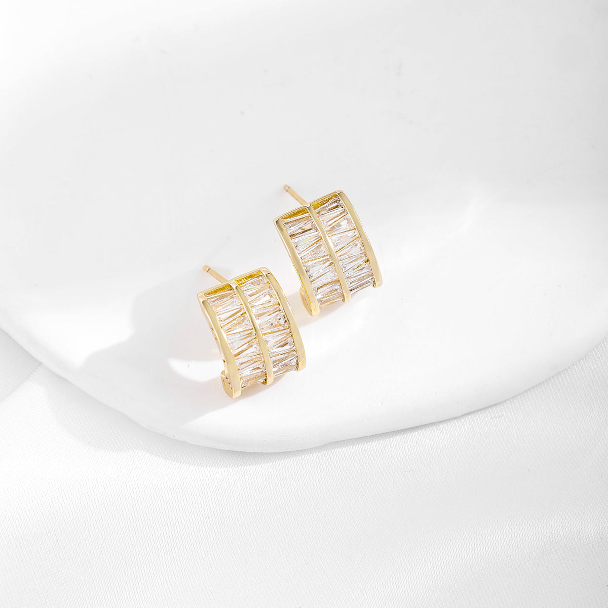 Zircon-inlaid and gold-plated letter C-shaped earrings
